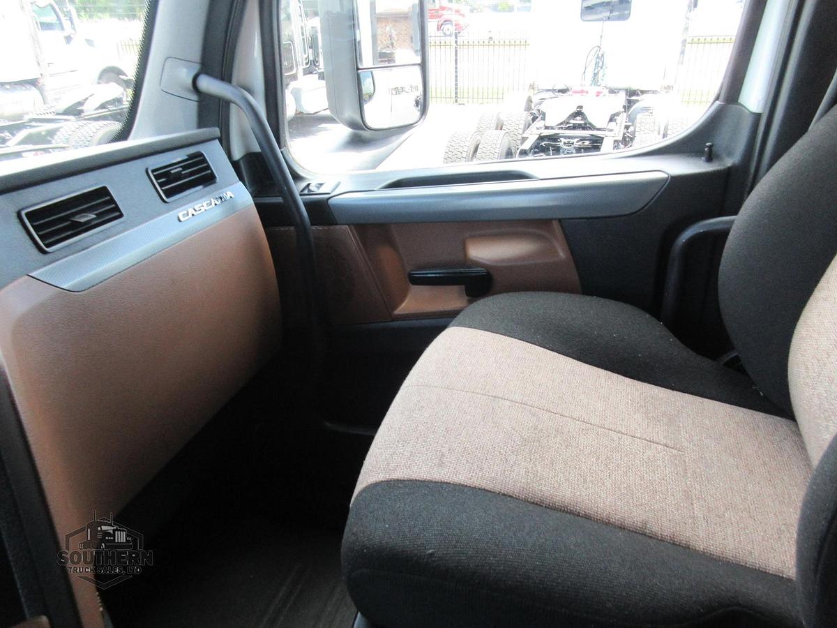 Used 2020 FREIGHTLINER CASCADIA 126