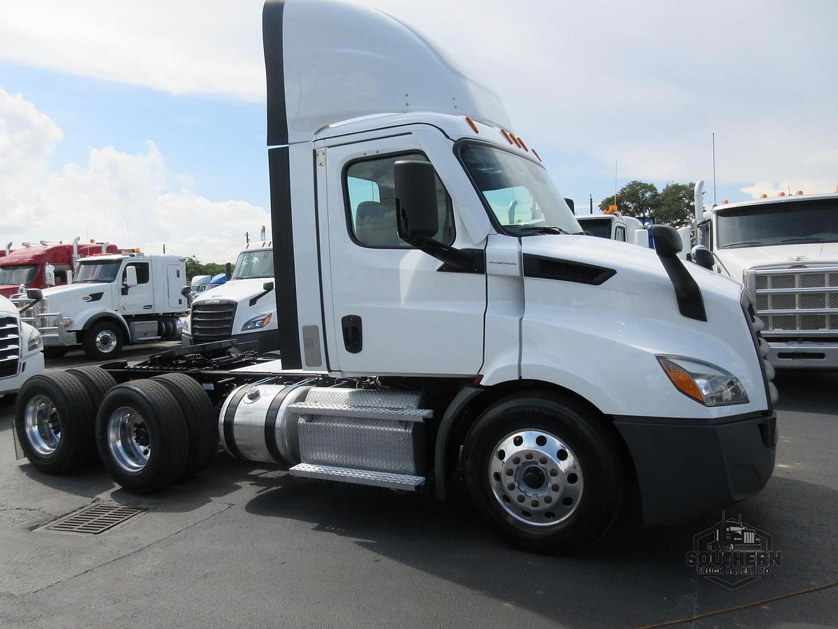 Used 2021 FREIGHTLINER CASCADIA 116