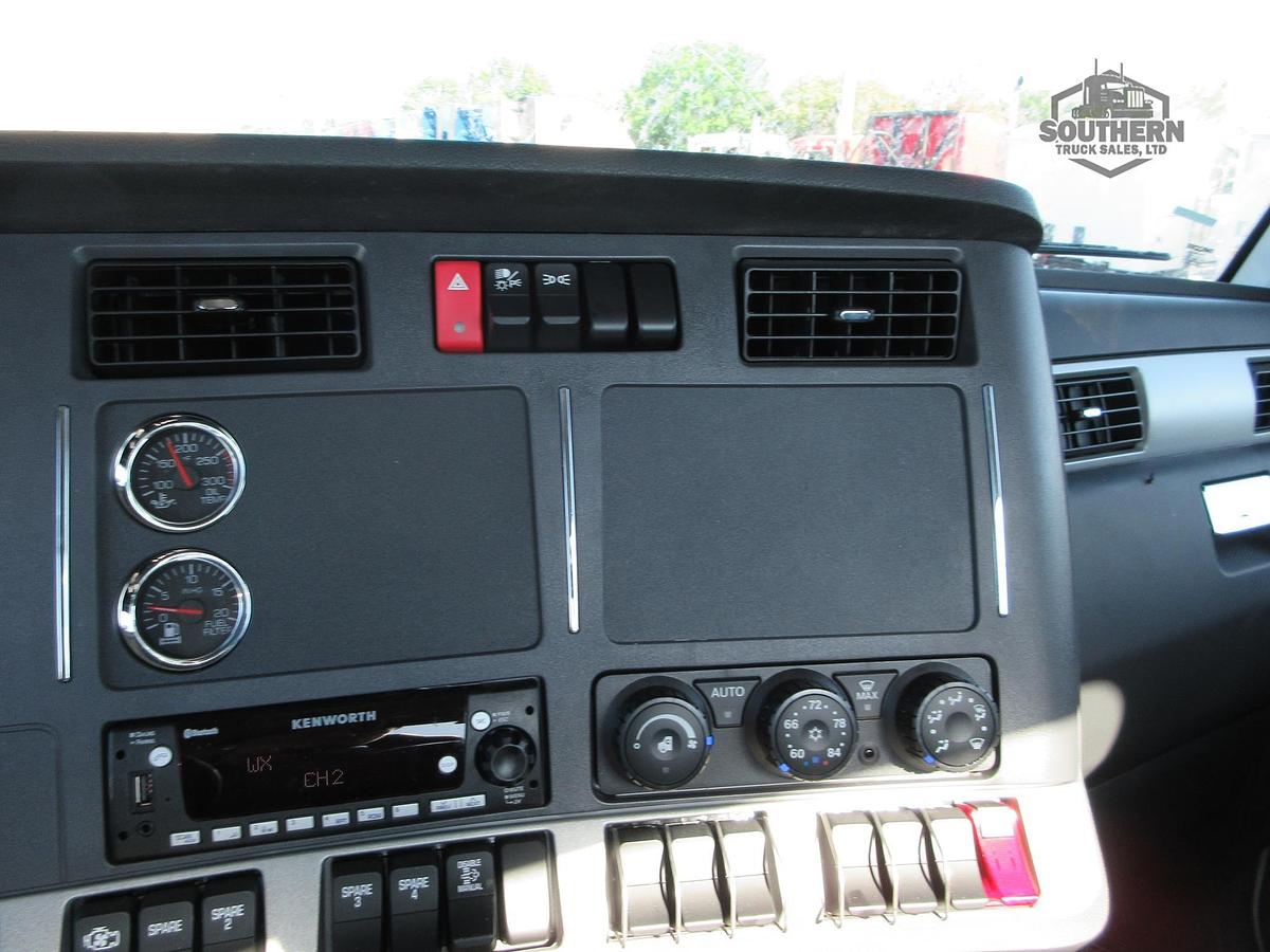 2025 KENWORTH T880
