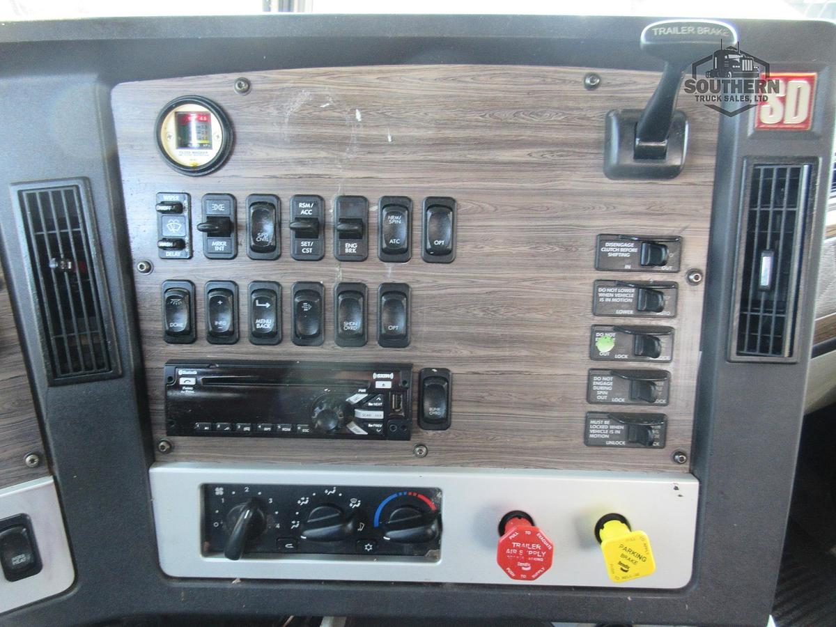 Used 2020 FREIGHTLINER 122SD