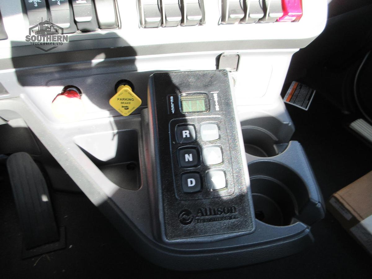 2025 KENWORTH T880