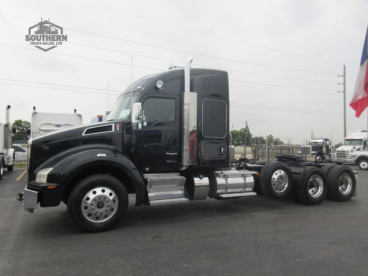 Used 2023 KENWORTH T880