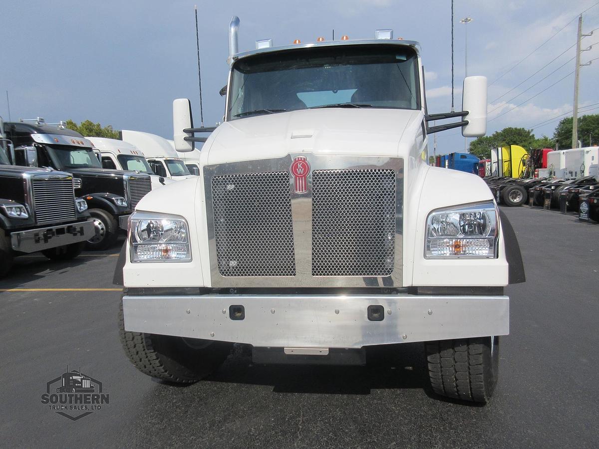 2024 KENWORTH T880