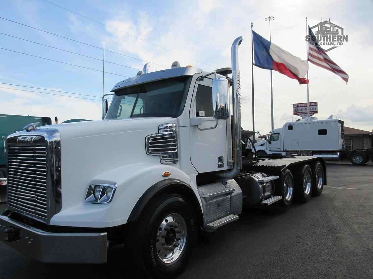 Used 2018 FREIGHTLINER 122SD