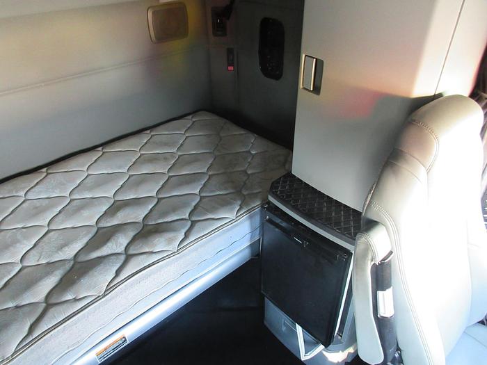 Used 2021 KENWORTH T880