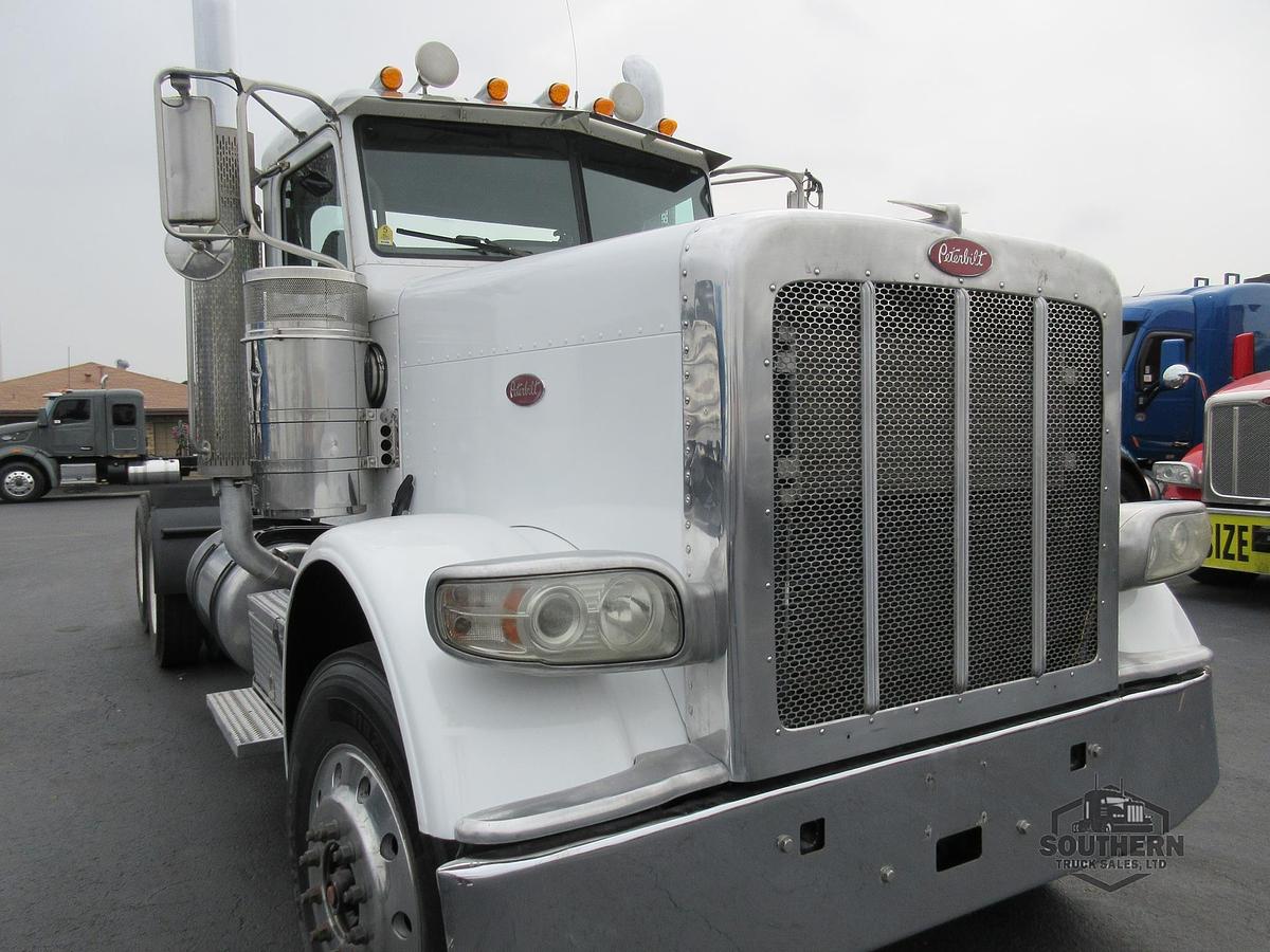 Used 2011 PETERBILT 388