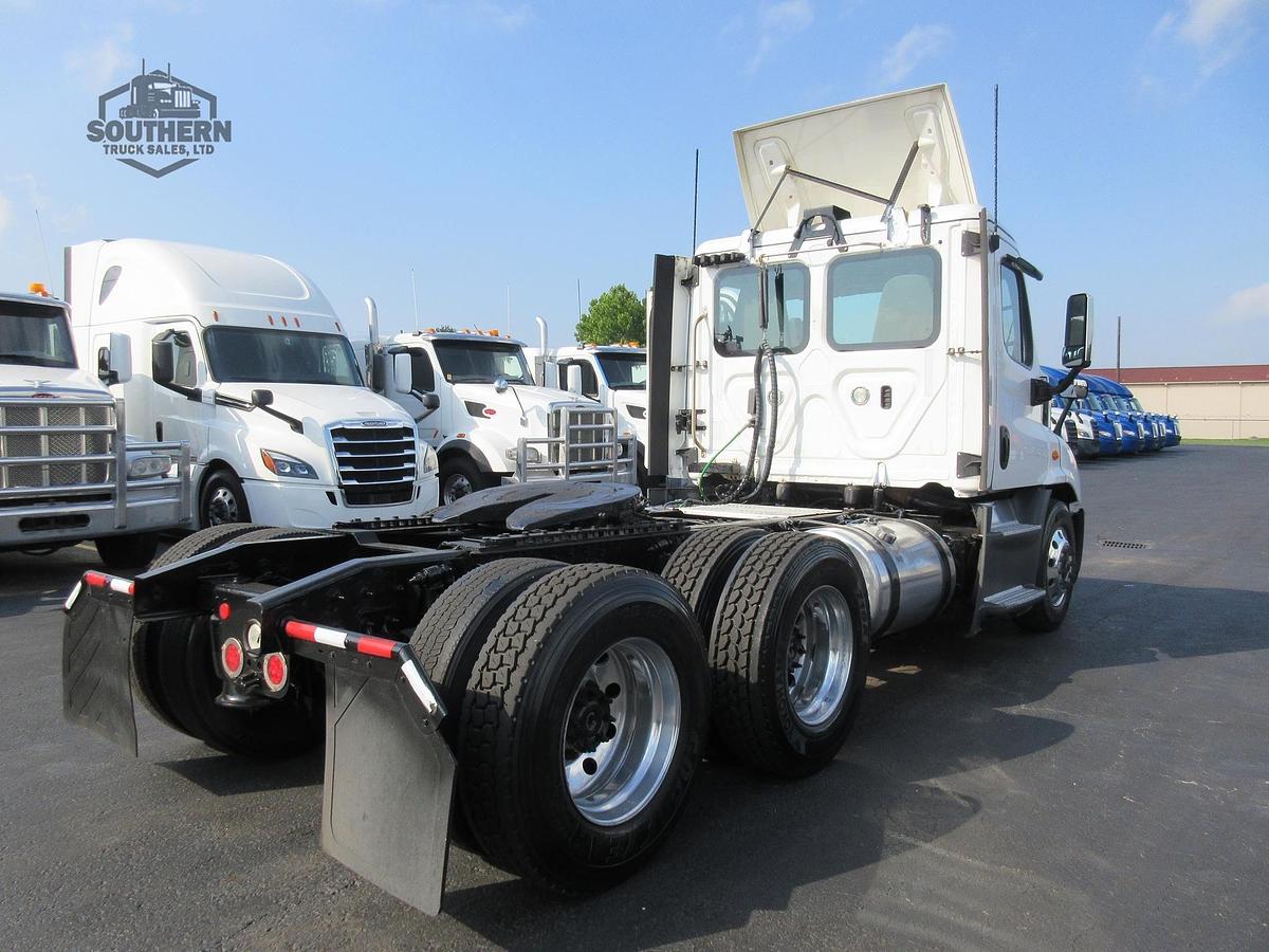 Used 2019 FREIGHTLINER CASCADIA 113