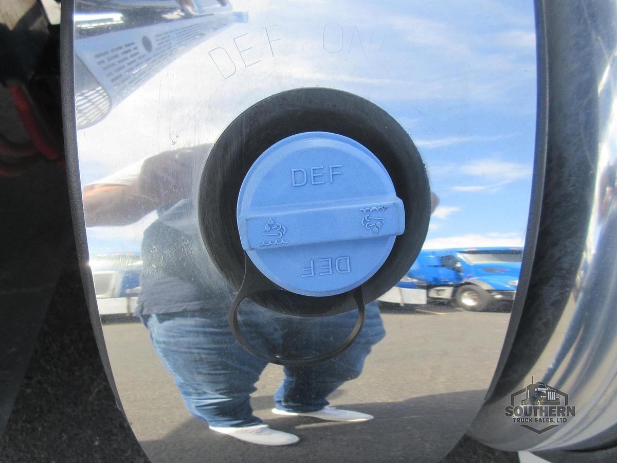 Used 2025 PETERBILT 567