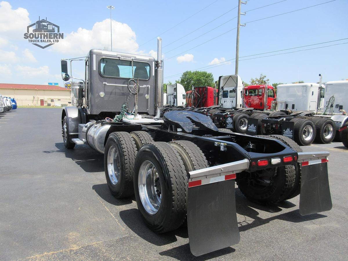 Used 2022 PETERBILT 389
