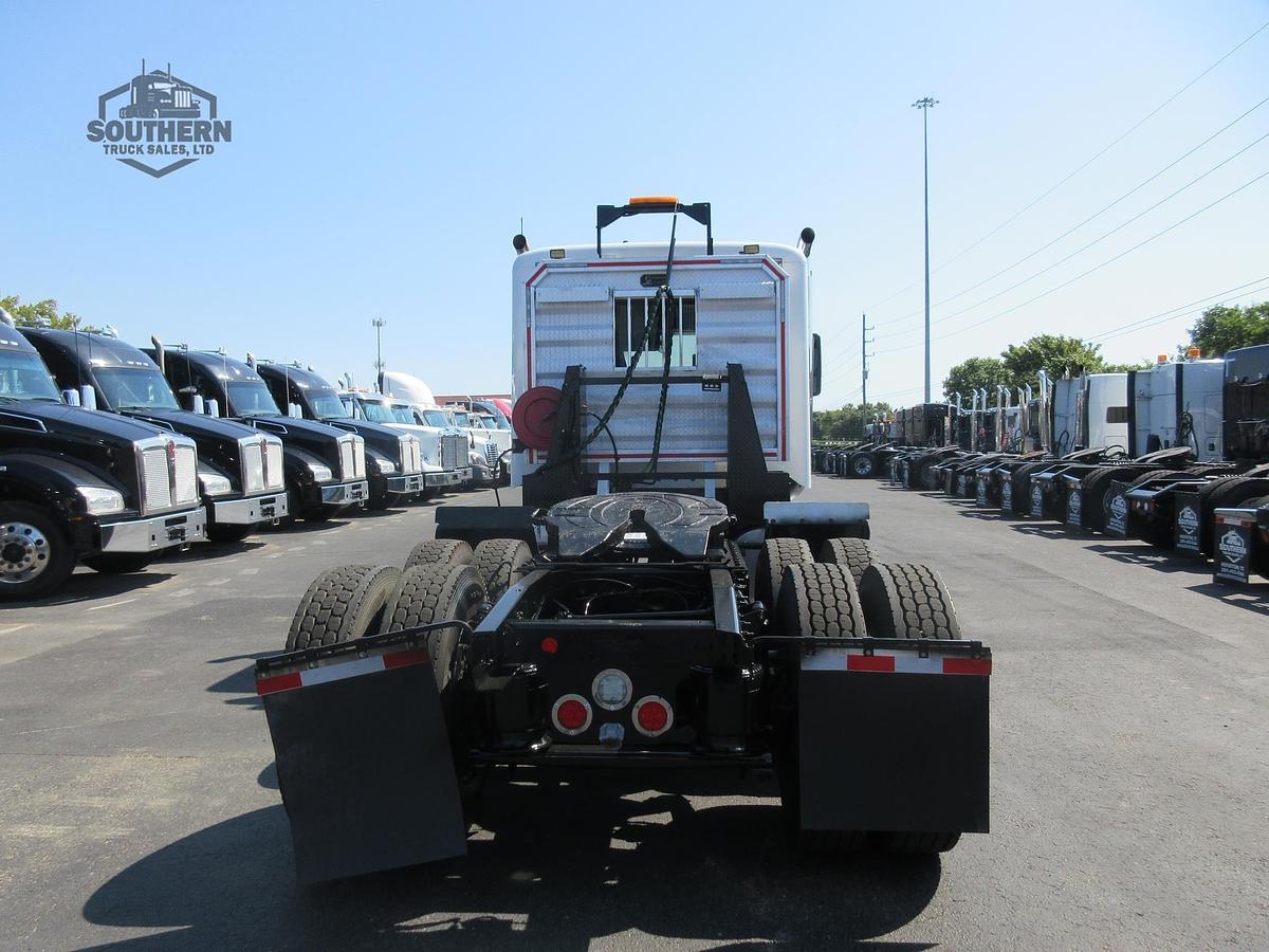 Used 2020 FREIGHTLINER 122SD