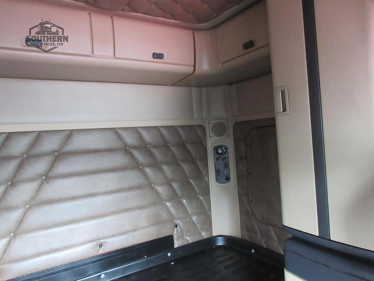 Used 2021 FREIGHTLINER CORONADO 122 SD