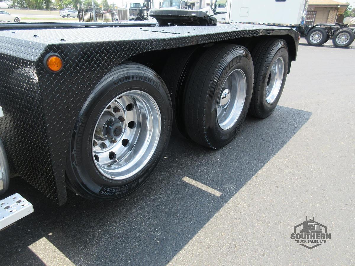 Used 2019 FREIGHTLINER CORONADO 122 SD