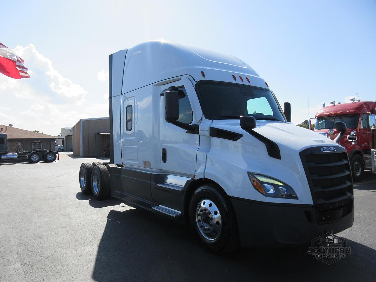 Used 2022 FREIGHTLINER CASCADIA 116