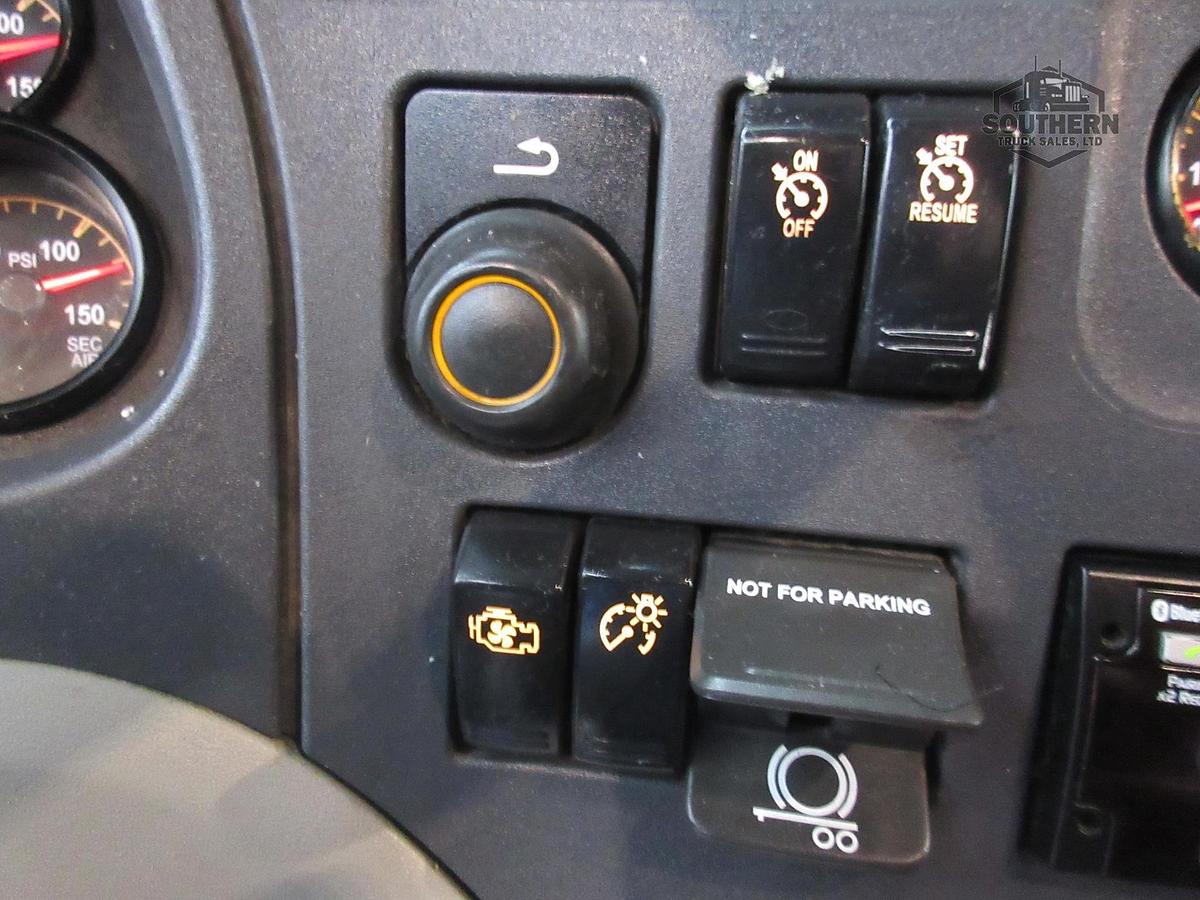 Used 2021 PETERBILT 567