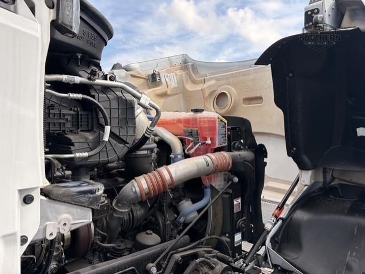 Used 2025 KENWORTH T880