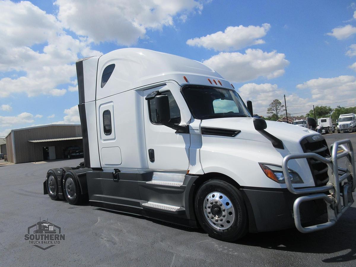 Used 2022 FREIGHTLINER CASCADIA 126