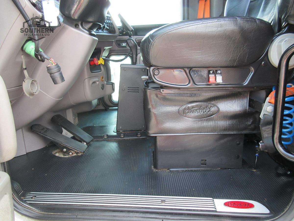 Used 2022 PETERBILT 389