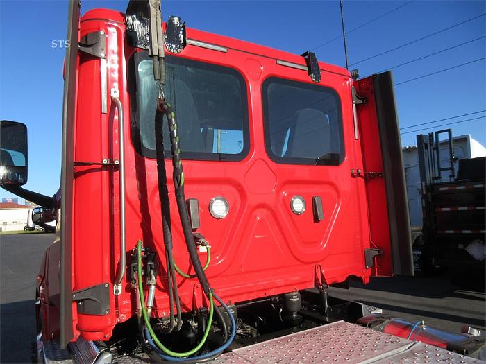 Used 2018 FREIGHTLINER CASCADIA 126