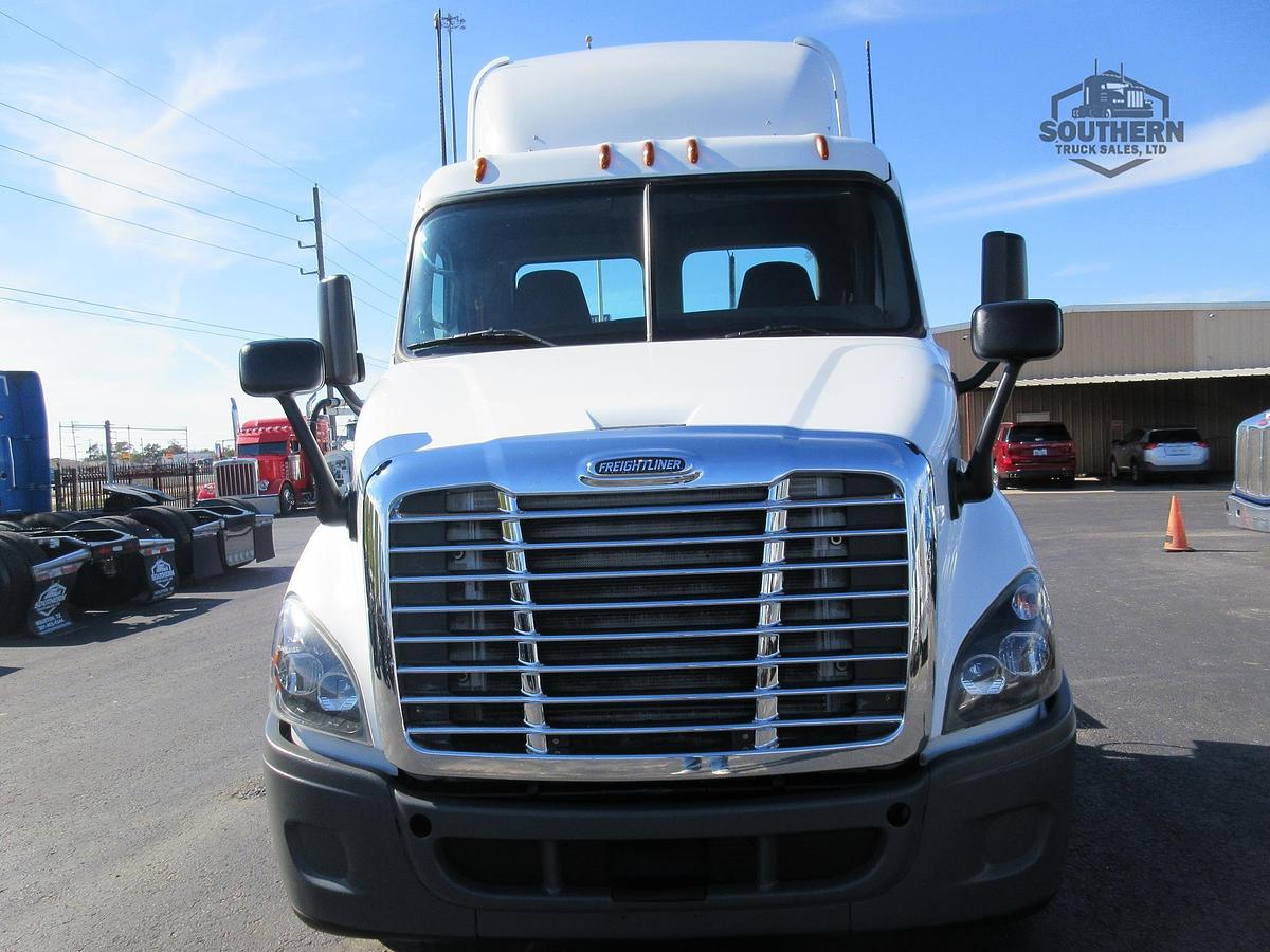 Used 2018 FREIGHTLINER CASCADIA 113