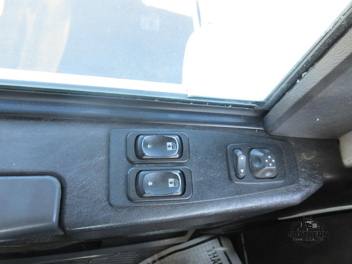 Used 2019 FREIGHTLINER 122SD