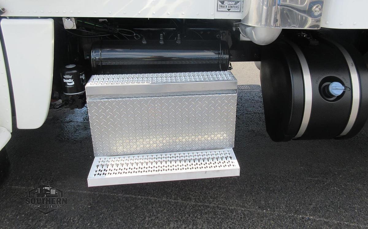 Used 2019 PETERBILT 389