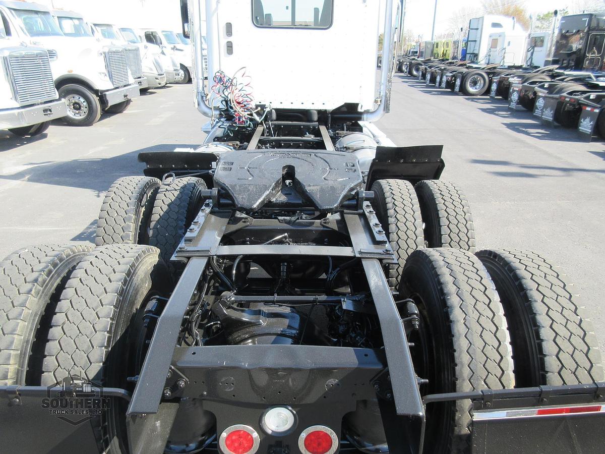 Used 2019 FREIGHTLINER 122SD