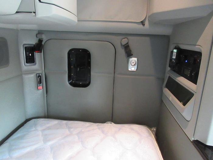 Used 2021 KENWORTH T880