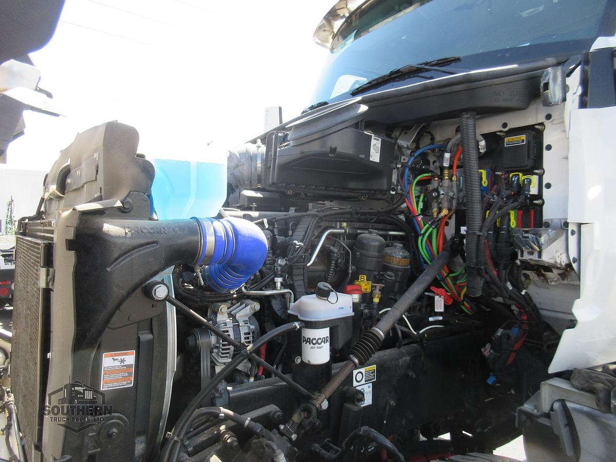 2025 KENWORTH T880