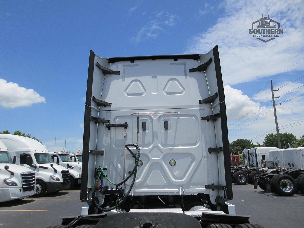 Used 2020 FREIGHTLINER CASCADIA 126