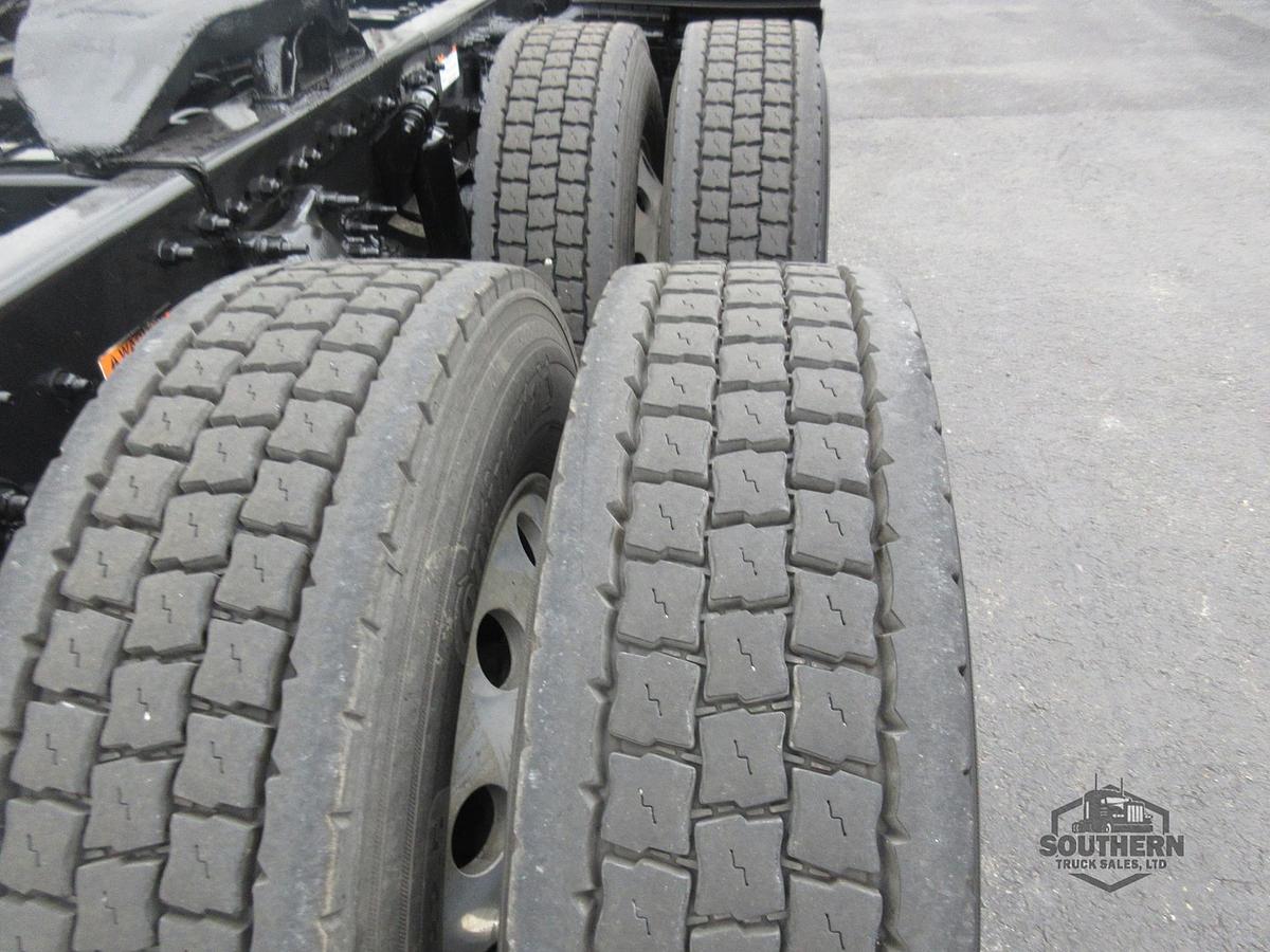 Used 2019 FREIGHTLINER CASCADIA 126