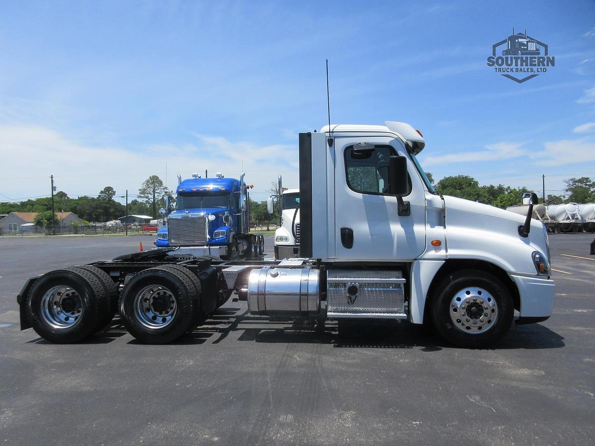 Used 2018 FREIGHTLINER CASCADIA 125