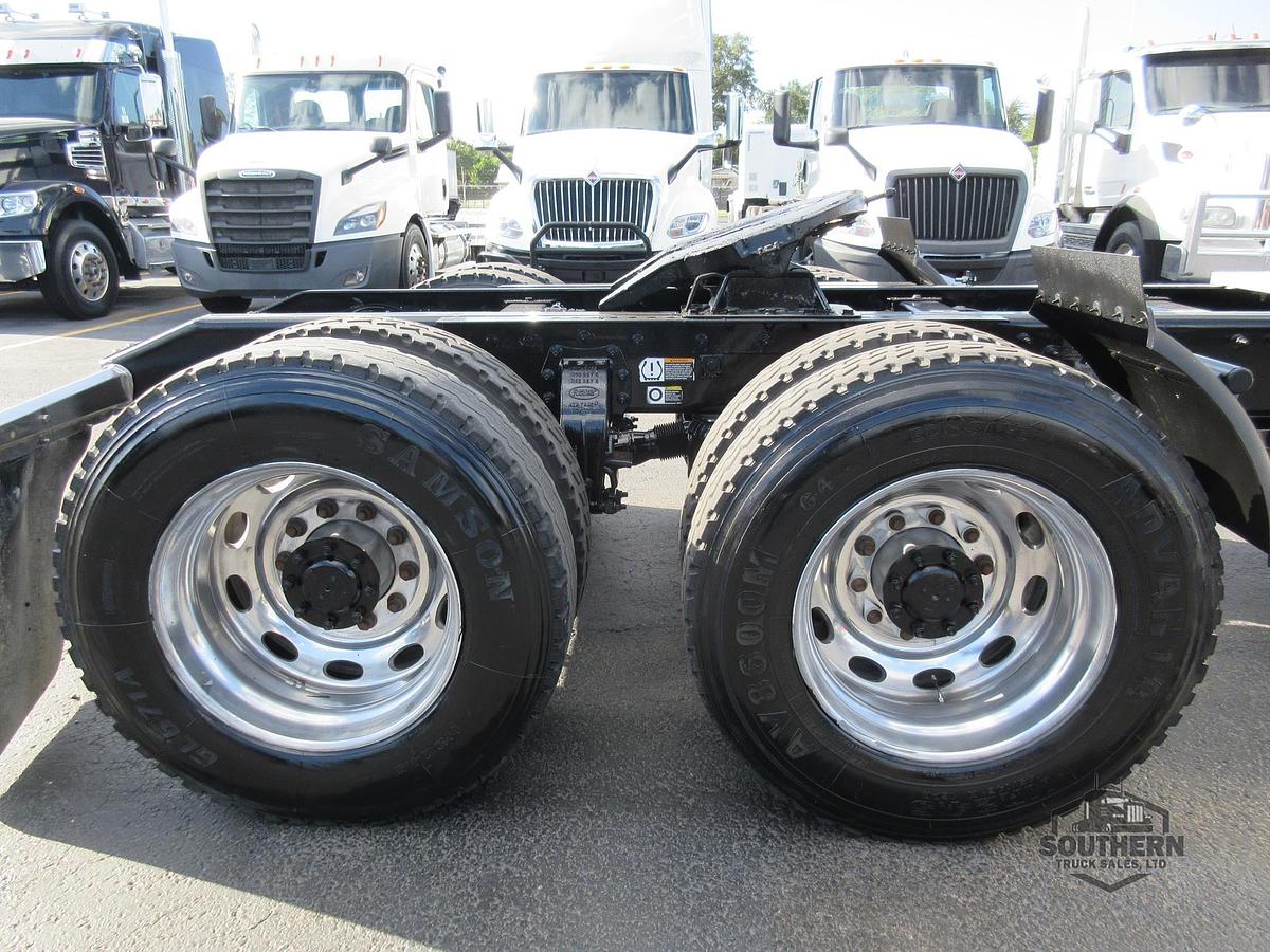 Used 2022 PETERBILT 389