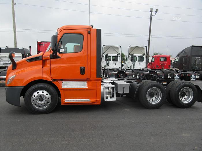 Used 2018 FREIGHTLINER CASCADIA 116