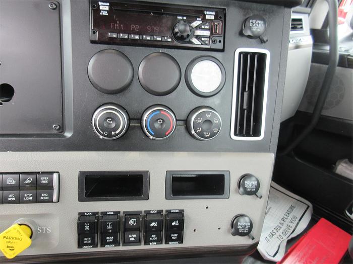 Used 2019 FREIGHTLINER CASCADIA 126