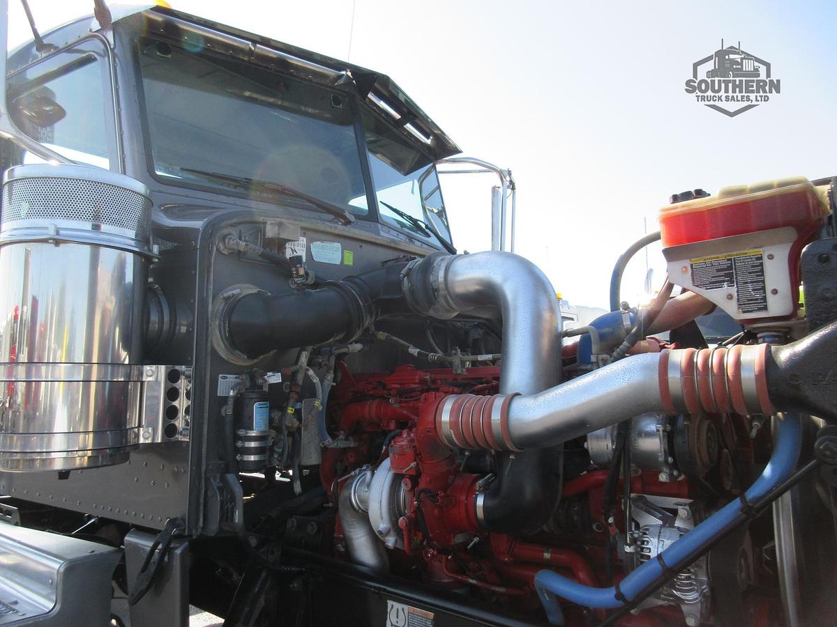 Used 2022 PETERBILT 389
