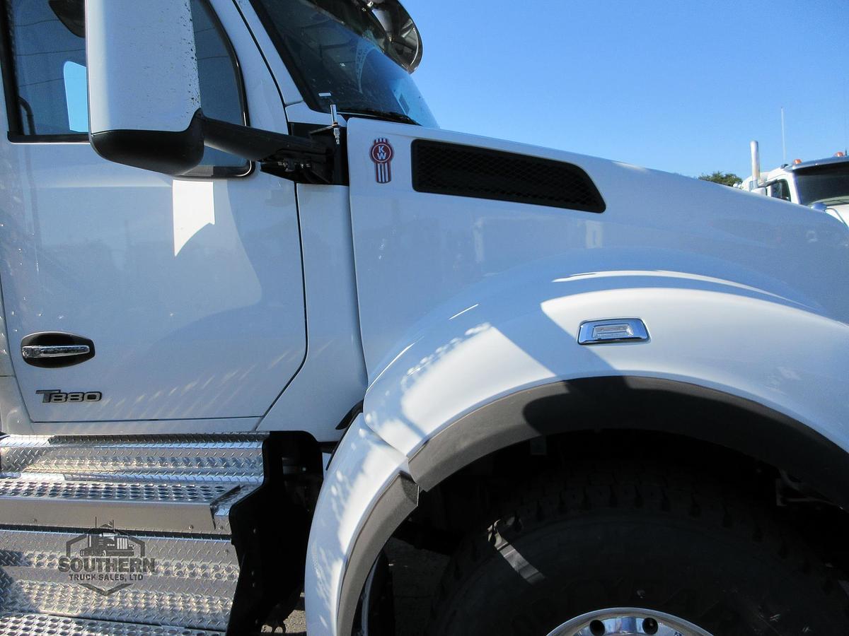 2025 KENWORTH T880