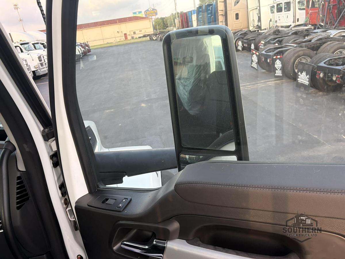 2025 KENWORTH T880