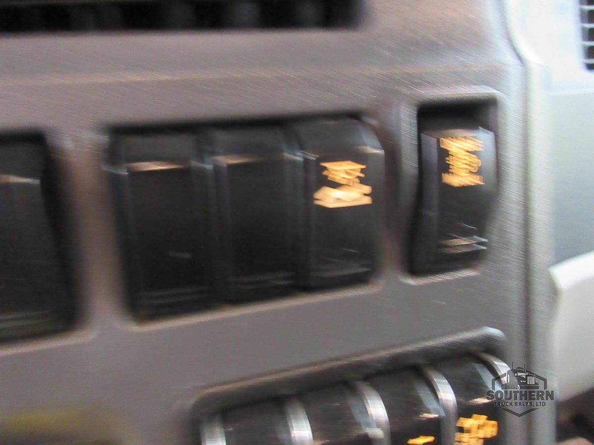 Used 2021 PETERBILT 567