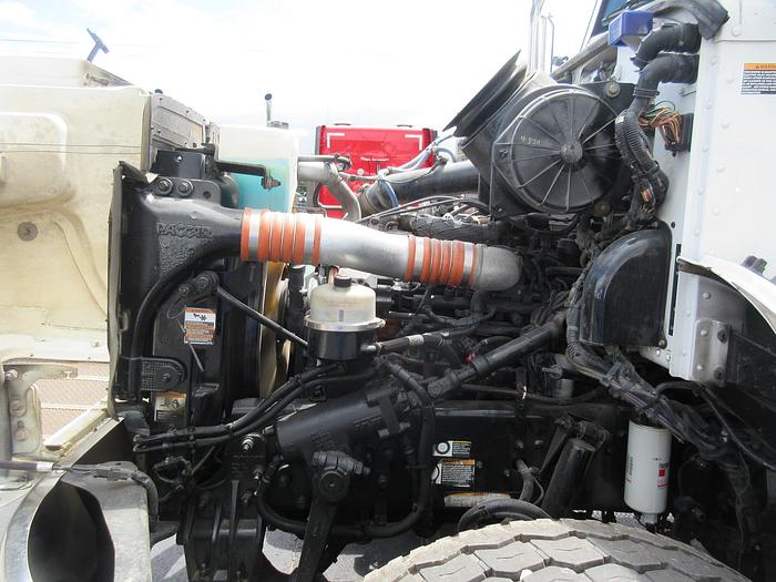 Used 2013 PETERBILT 348