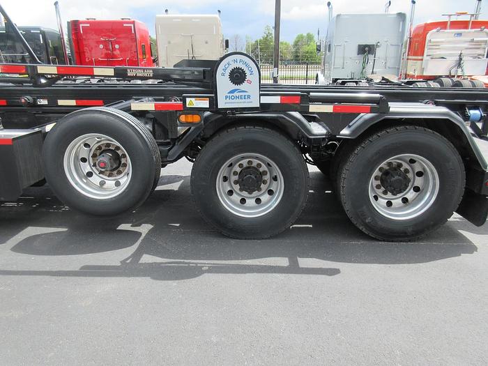 Used 2013 PETERBILT 348