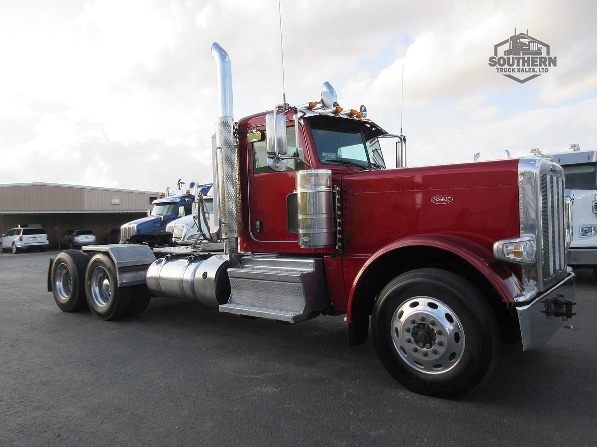 Used 2021 PETERBILT 389