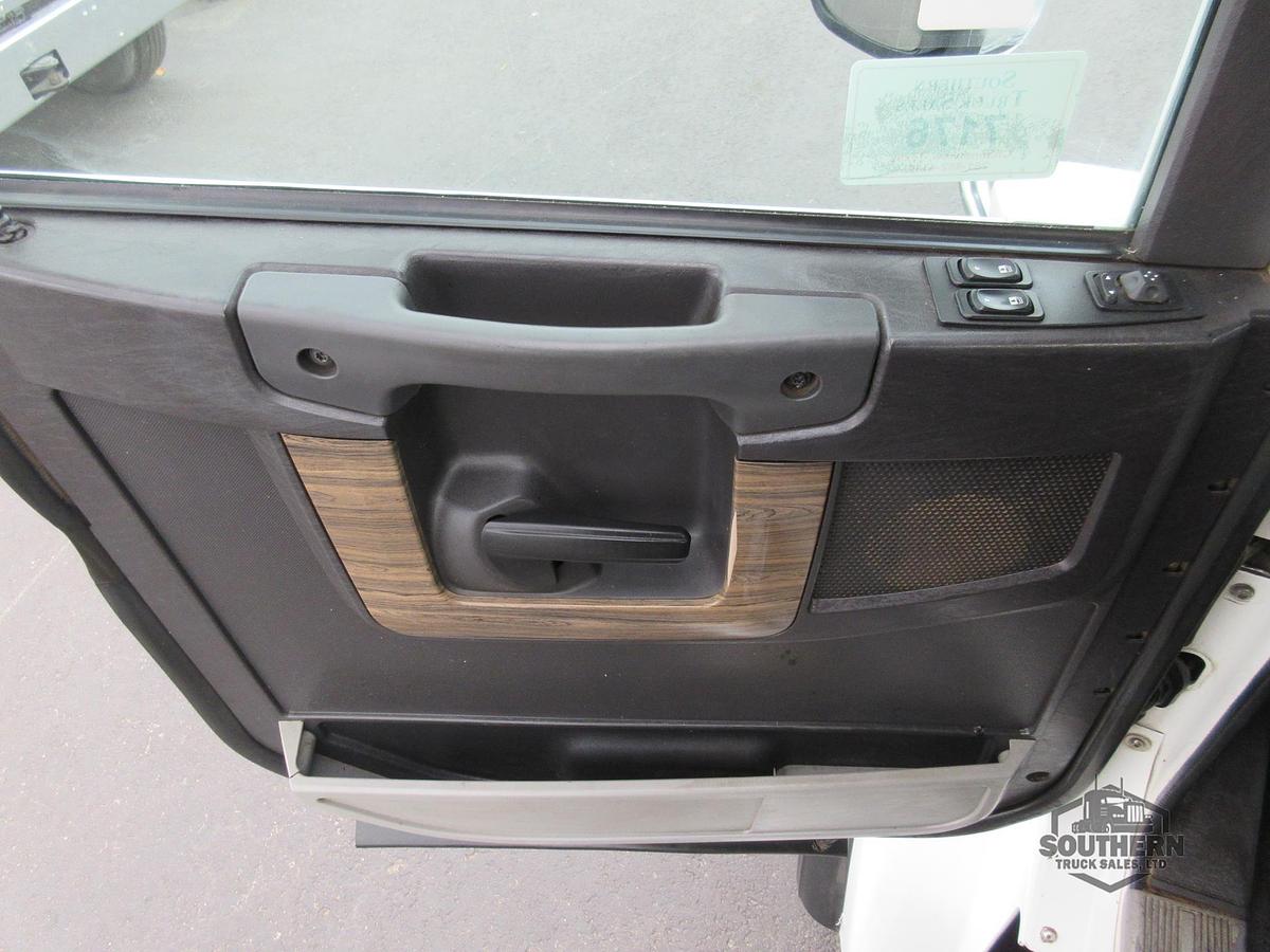 Used 2019 FREIGHTLINER CORONADO 122 SD