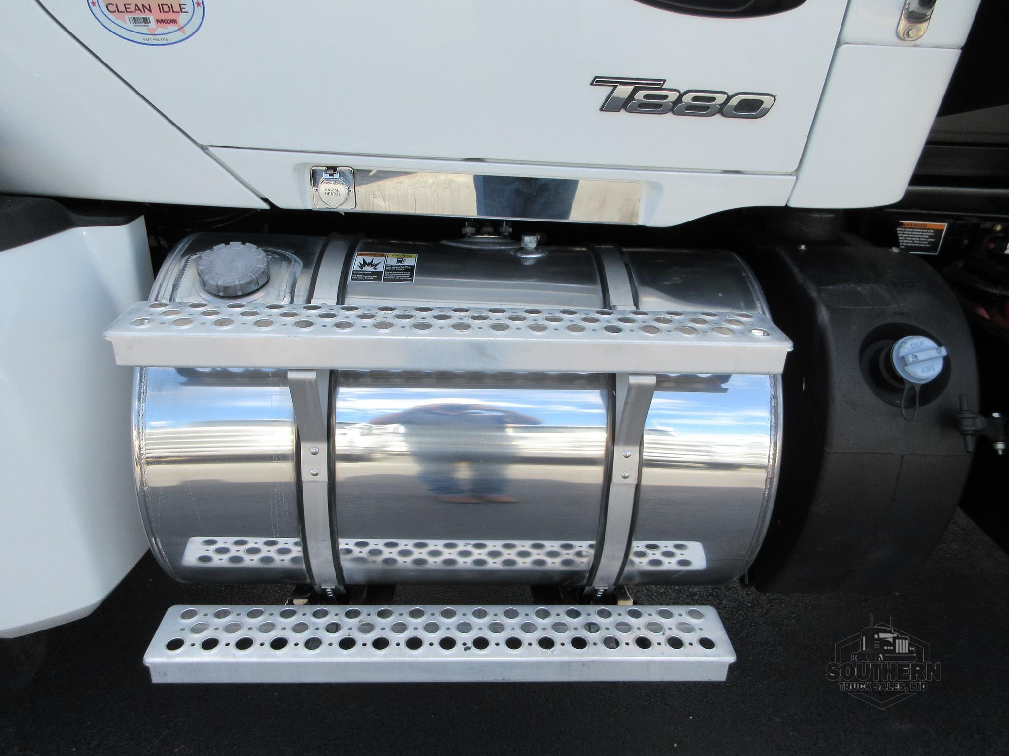 2025 KENWORTH T880