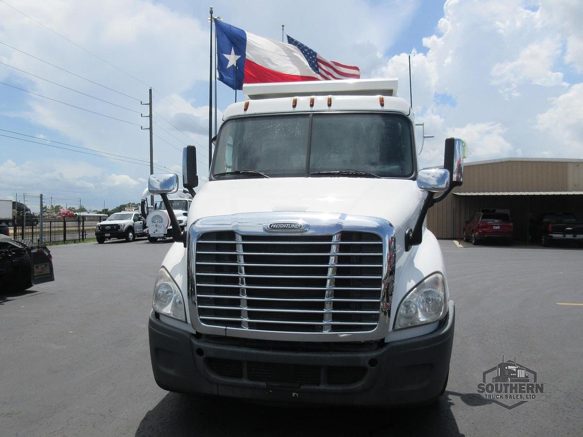 Used 2019 FREIGHTLINER CASCADIA 113