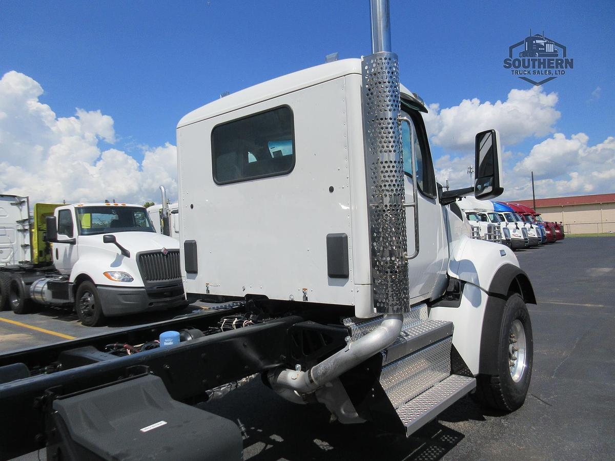 2025 KENWORTH T880