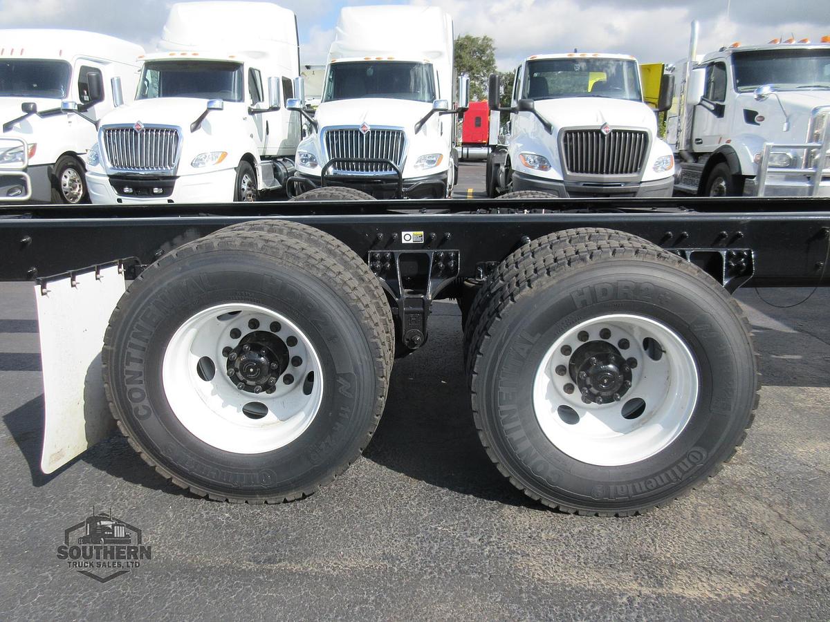 2025 KENWORTH T880