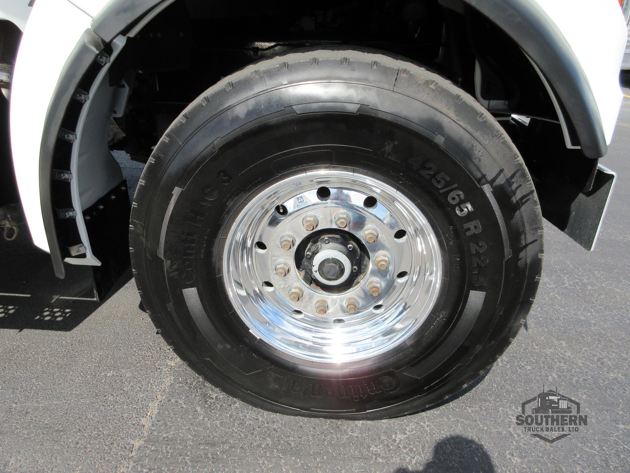 2025 KENWORTH T880