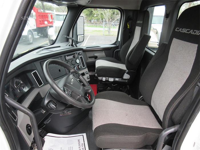 Used 2019 FREIGHTLINER CASCADIA 126
