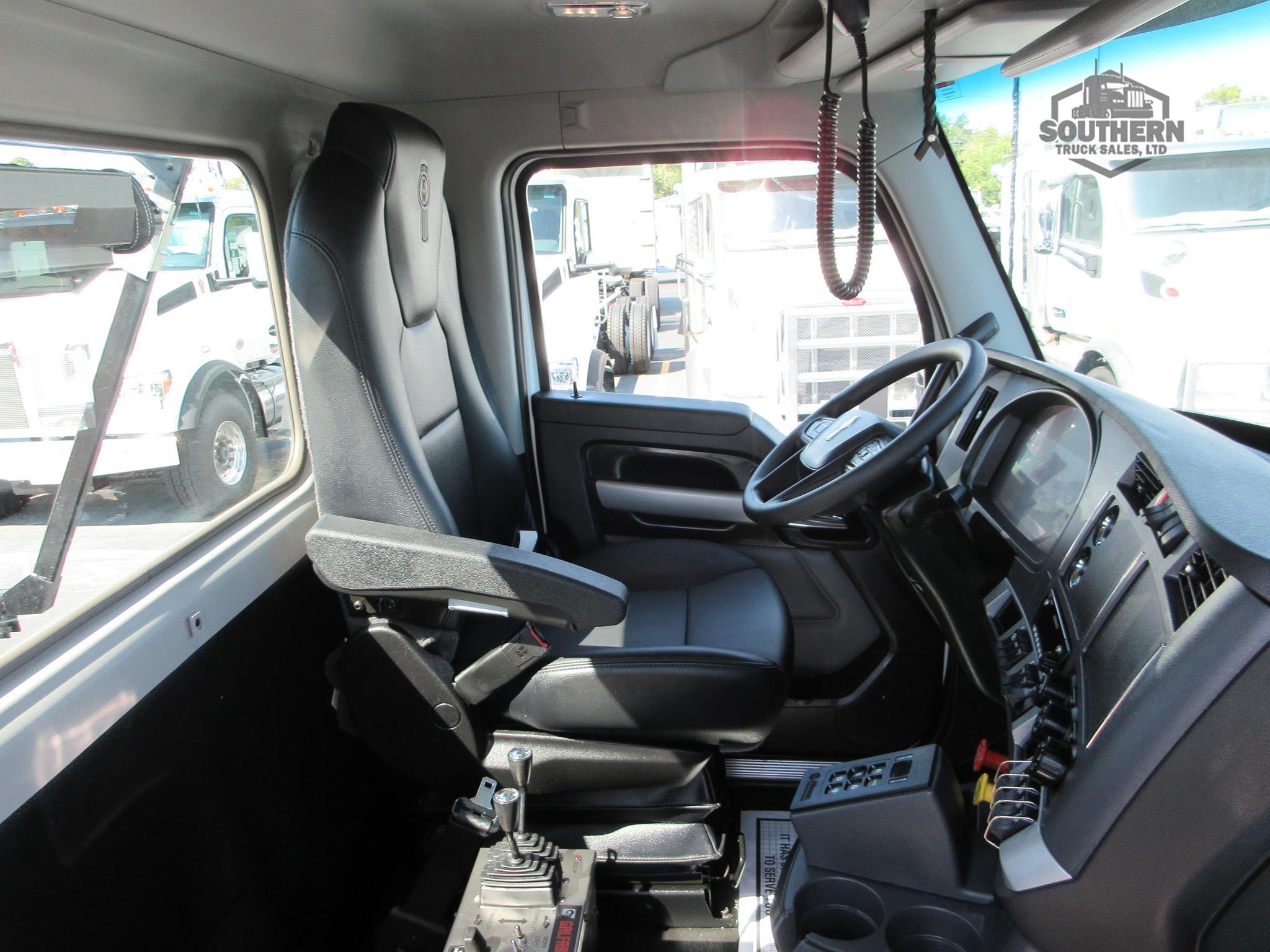 2025 KENWORTH T880
