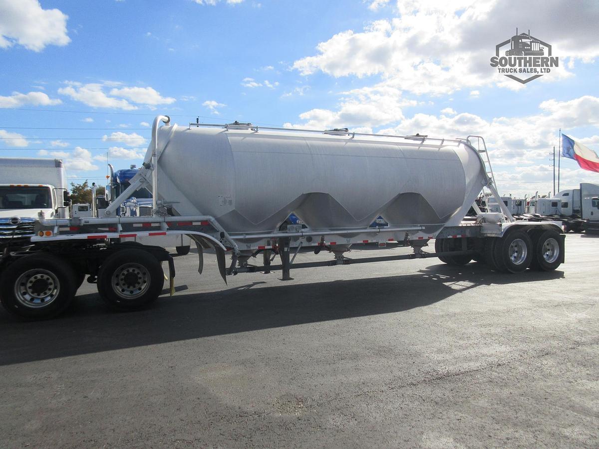 Used 2011 POLAR 41 ft